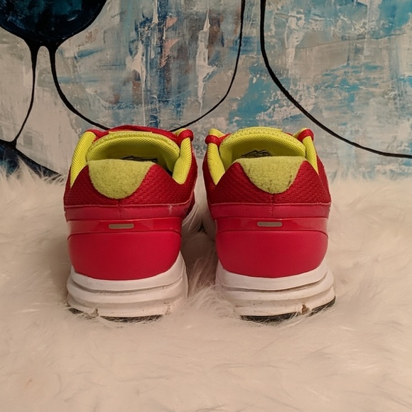 Woman's Nike Size 7.5. - Picture 6 of 7